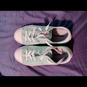 Green shoes size 4